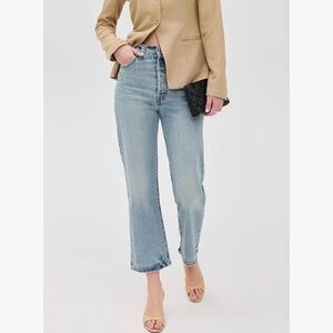 Levi's Women's Ribcage Straight Ankle Jeans
Worn once. Excellent condition.